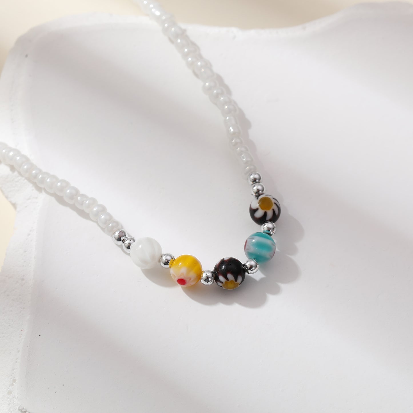 Vibrant Bead Necklace with Glass Flower Charms & Silver Clasp - Stylish & Elegant Jewelry for Women - Perfect for Everyday Wear and Special Occasions