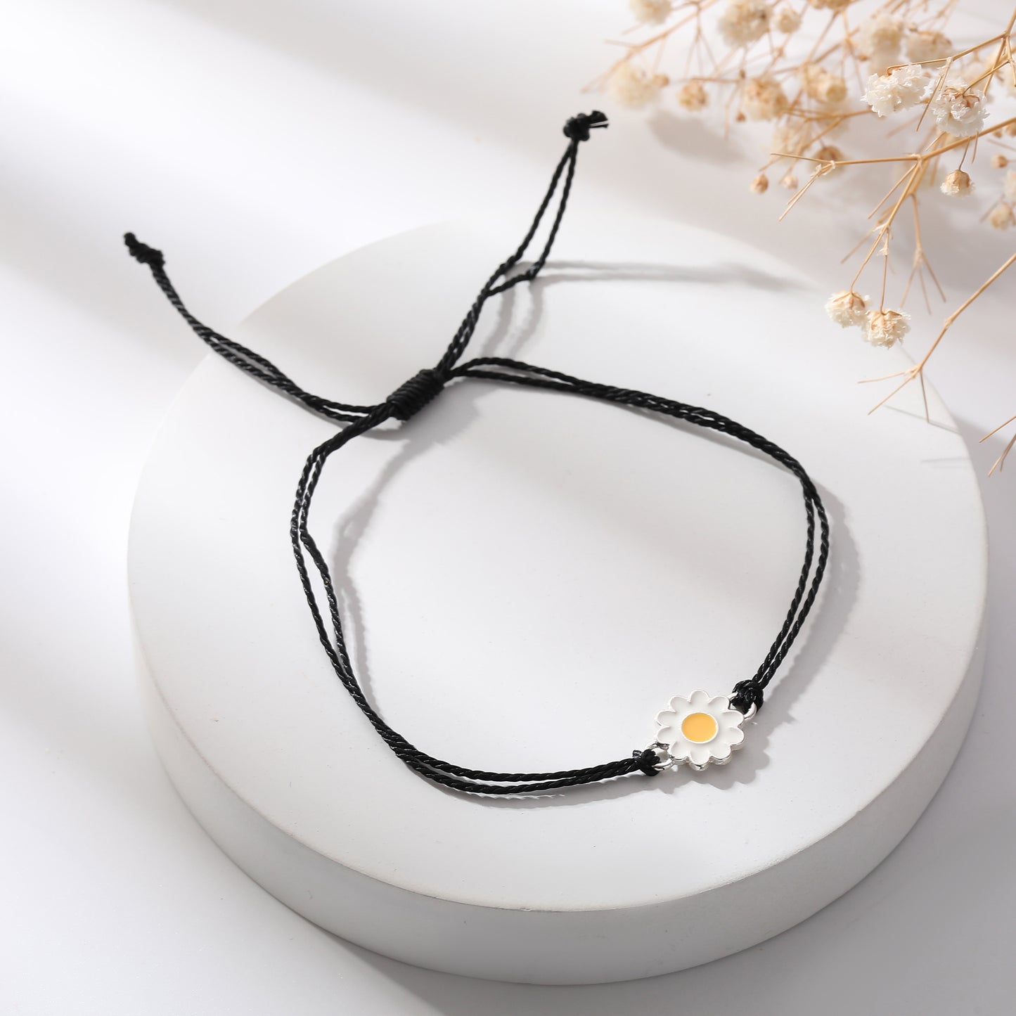 Chic Adjustable Daisy String Bracelets - Vibrant Colors, Perfect for Everyday Style & Gifting