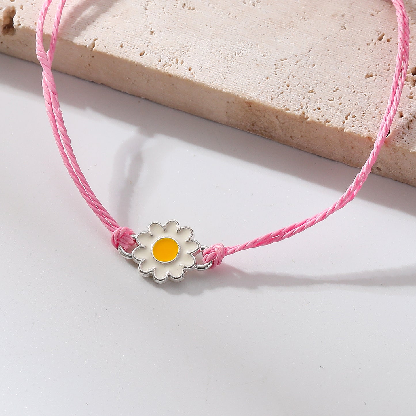 Chic Adjustable Daisy String Bracelets - Vibrant Colors, Perfect for Everyday Style & Gifting