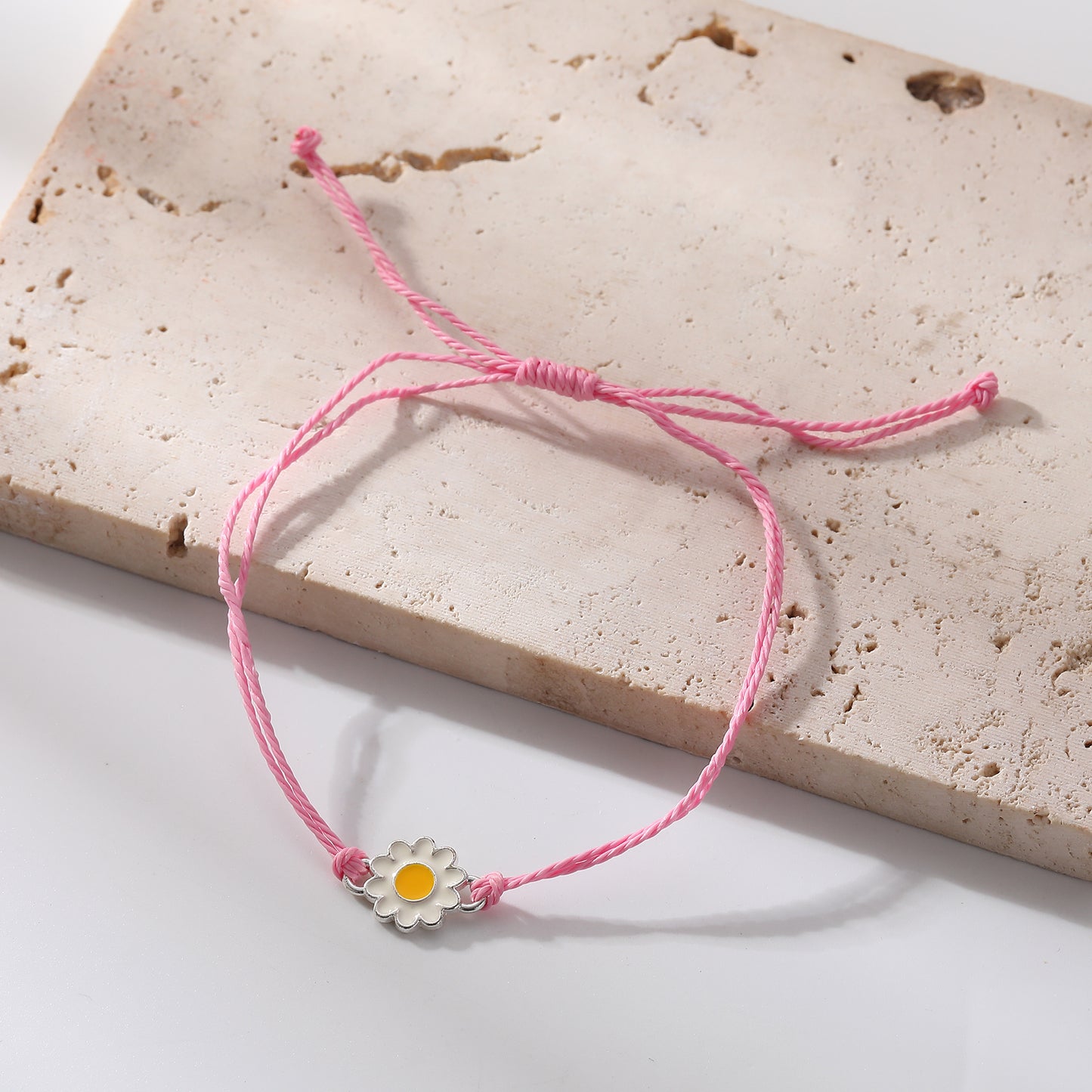Chic Adjustable Daisy String Bracelets - Vibrant Colors, Perfect for Everyday Style & Gifting