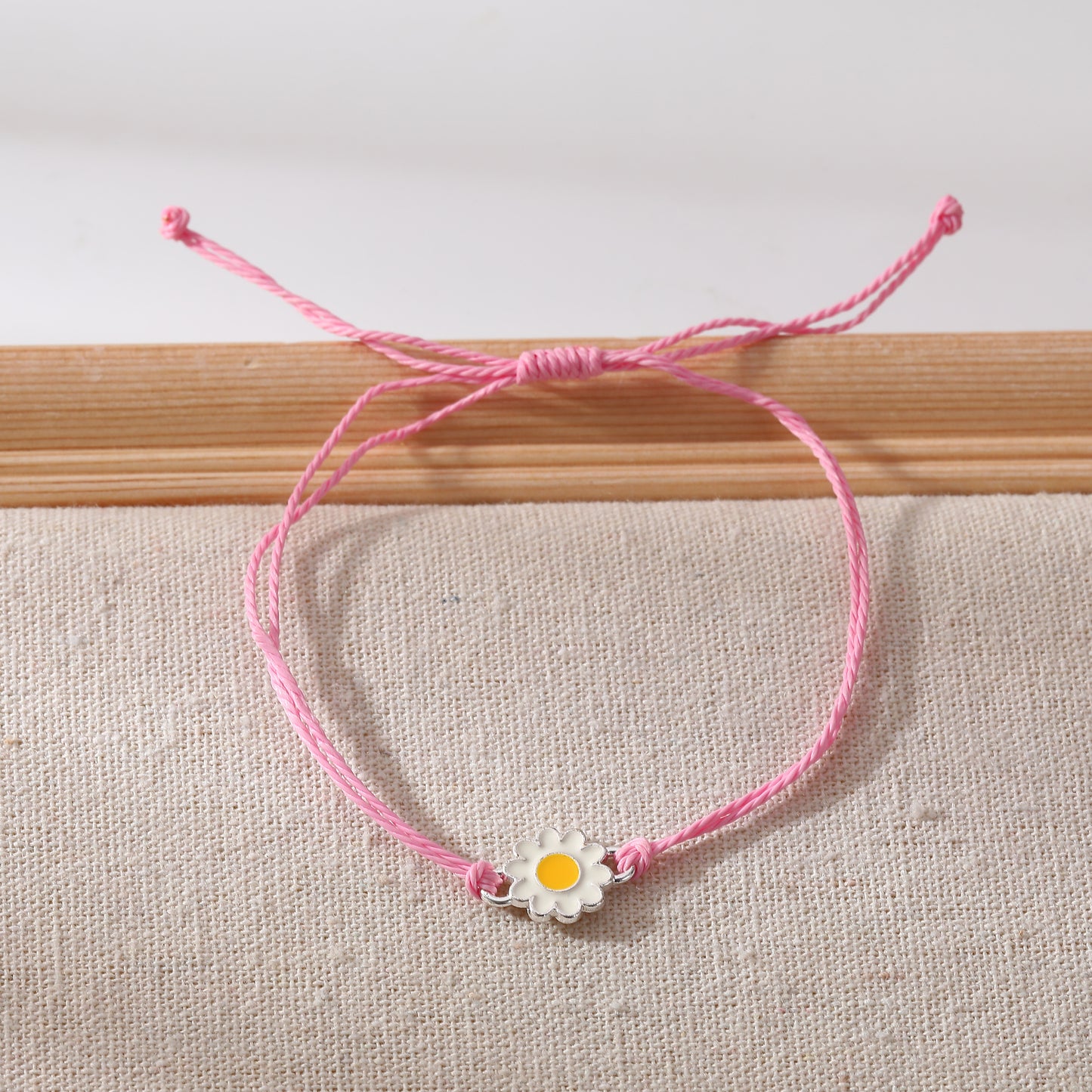 Chic Adjustable Daisy String Bracelets - Vibrant Colors, Perfect for Everyday Style & Gifting