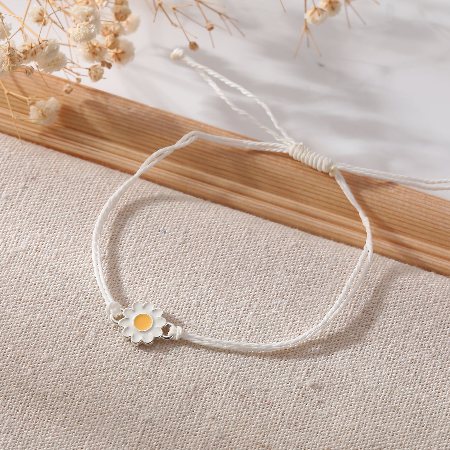 Chic Adjustable Daisy String Bracelets - Vibrant Colors, Perfect for Everyday Style & Gifting