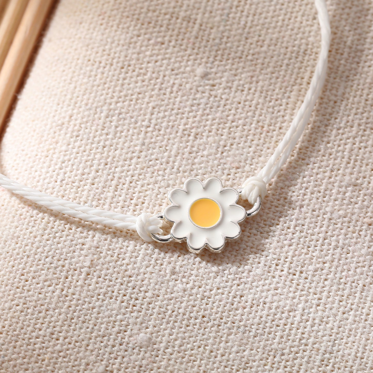 Chic Adjustable Daisy String Bracelets - Vibrant Colors, Perfect for Everyday Style & Gifting